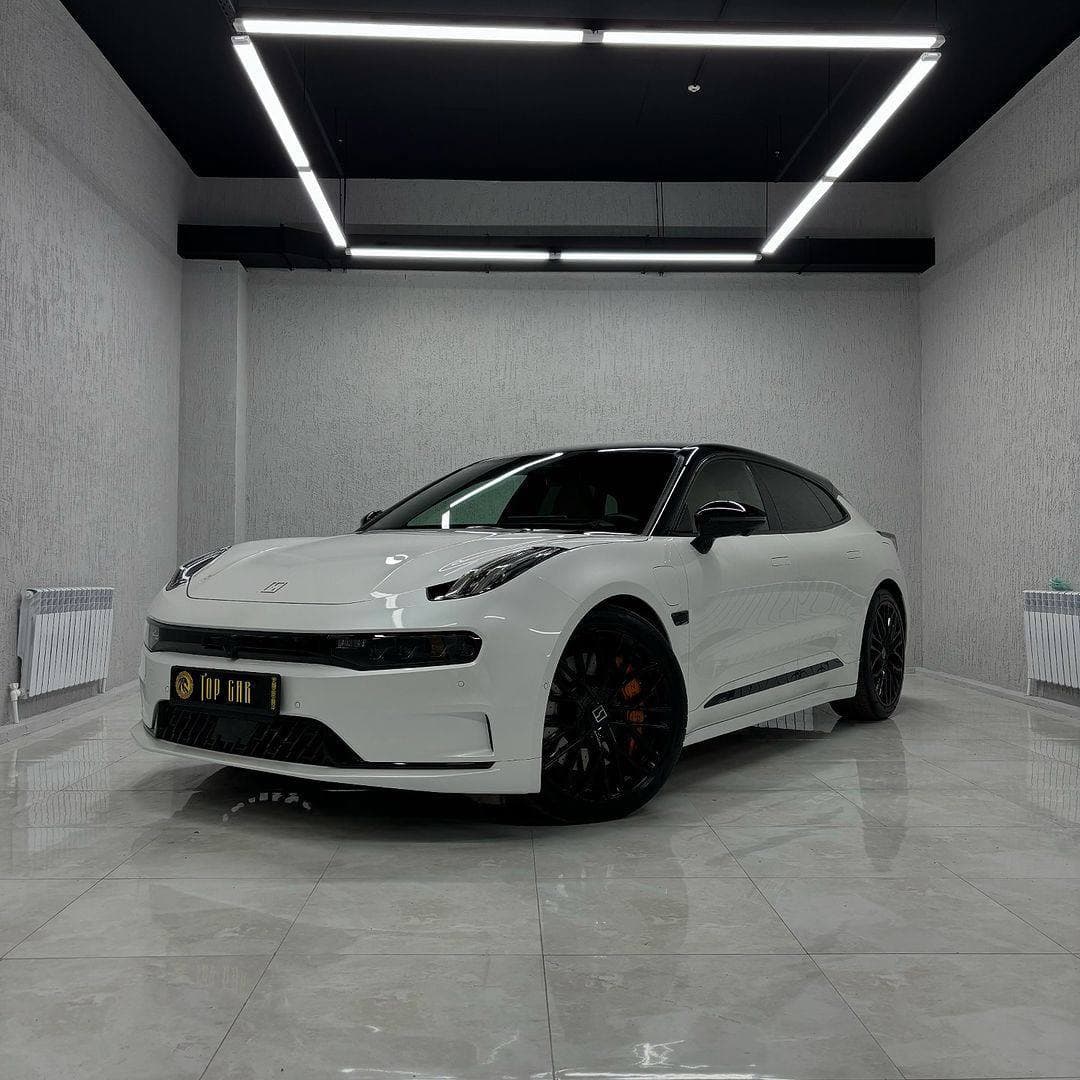 Zeekr 001 (белый)